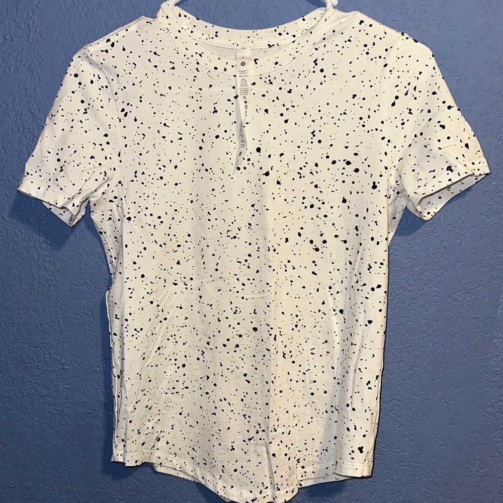 Lululemon tshirt